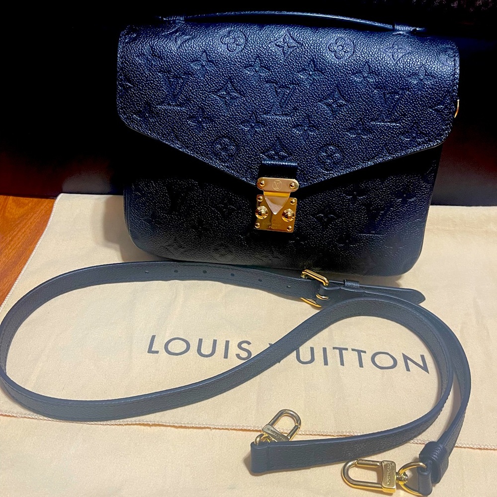 Louis Vuitton Pochette Métis Monogram Empreinte